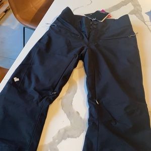 Obermeyer Women’s Bliss Pants. Never-worn NWOT attached Size 2. Color black.
